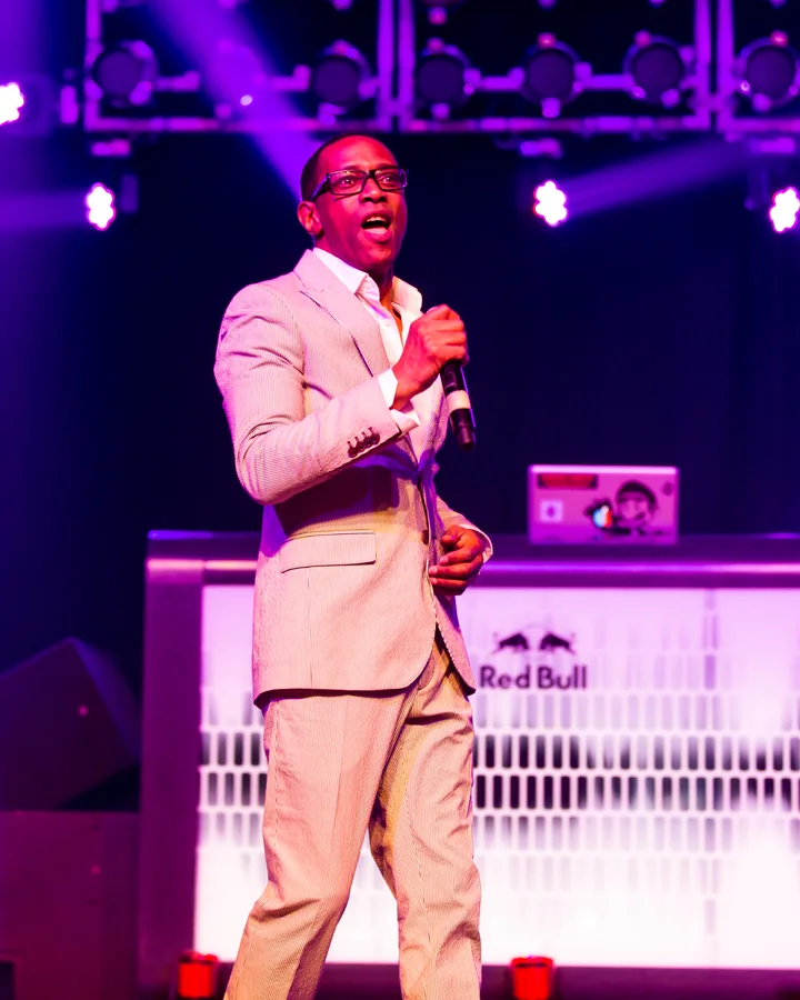 LayZee (Delroy Rennalls) singing on stage at RPR1 90er Festival, Maimarkthalle Mannheim, 2015-03-14. Commons categories: Mr. President; RPR1 90er Festival 2015.
