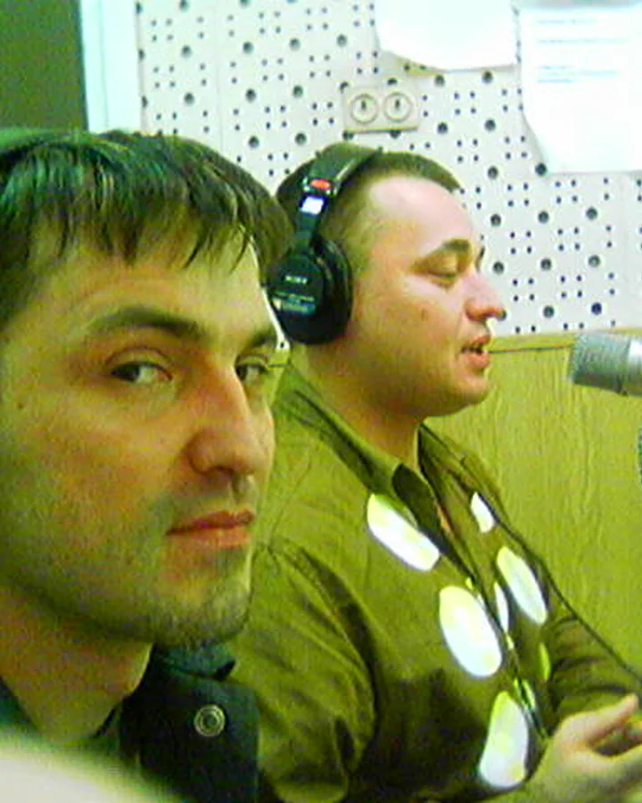 Сергей Жуков и Алексей Потехин, 2005, та же съёмка Александра Плющева, что и основной портрет (Flickr Cam000272, соседний кадр к Cam000271). ImageDescription на
