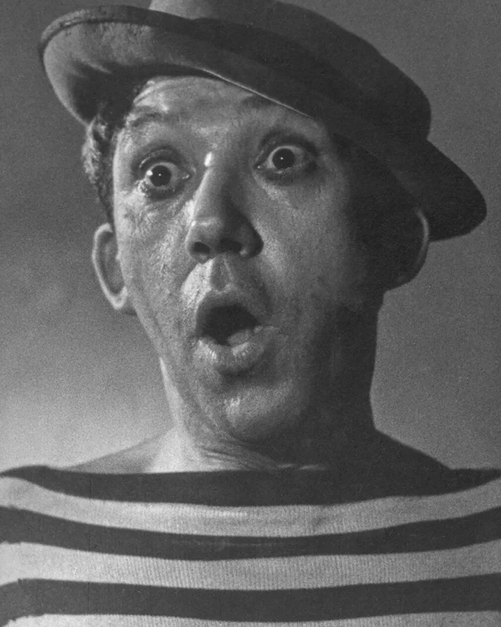 Юрий Никулин в клоунском гриме, портрет 1960-х. Подпись Главархива Москвы на странице файла.